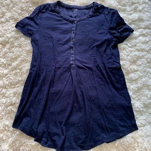 Gap maternity blue button up top